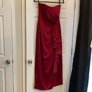 Beautiful burgundy strapless long dress with a side split.